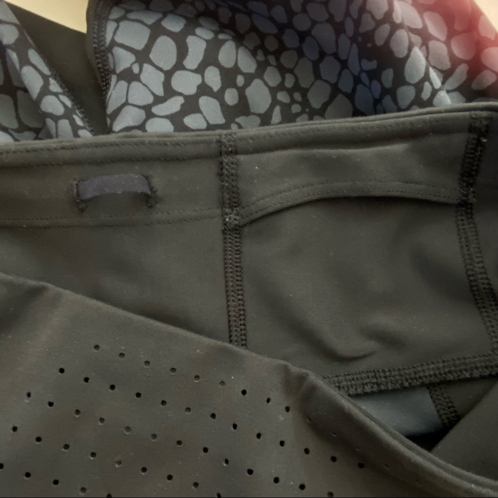 Athleta Crocodile Stealth TruCool Capri Skulptek Medium - Picture 8 of 14